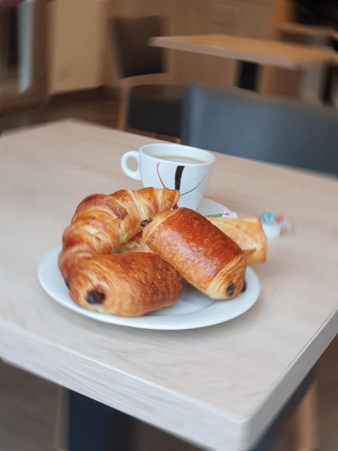 Hotel Du Stade Ex Kyriad Direct Lille Est Stade Pierre Mauroy 阿斯克新城 外观 照片