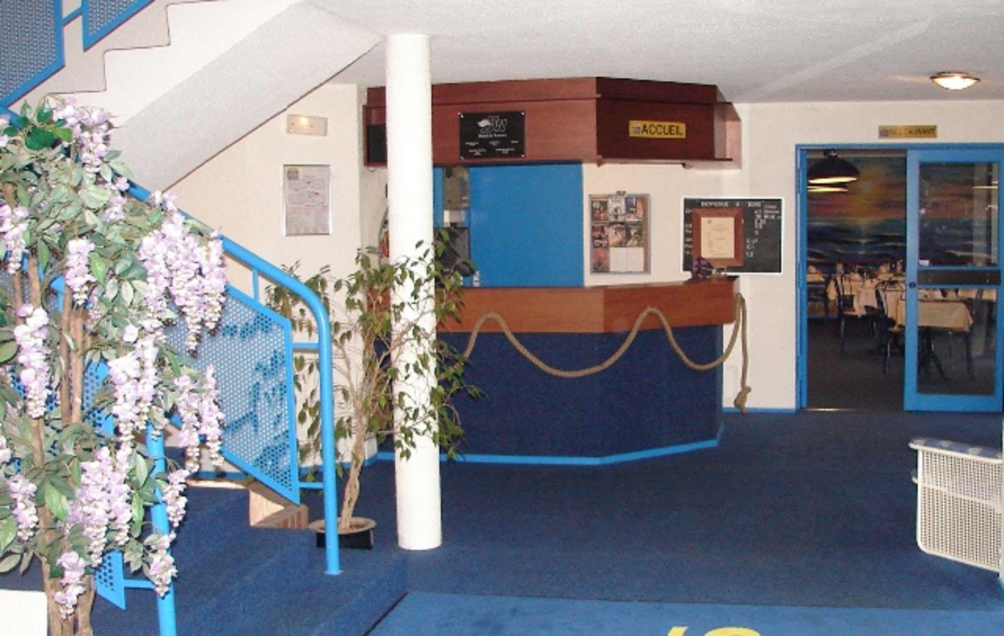 Hotel Du Stade Ex Kyriad Direct Lille Est Stade Pierre Mauroy 阿斯克新城 外观 照片