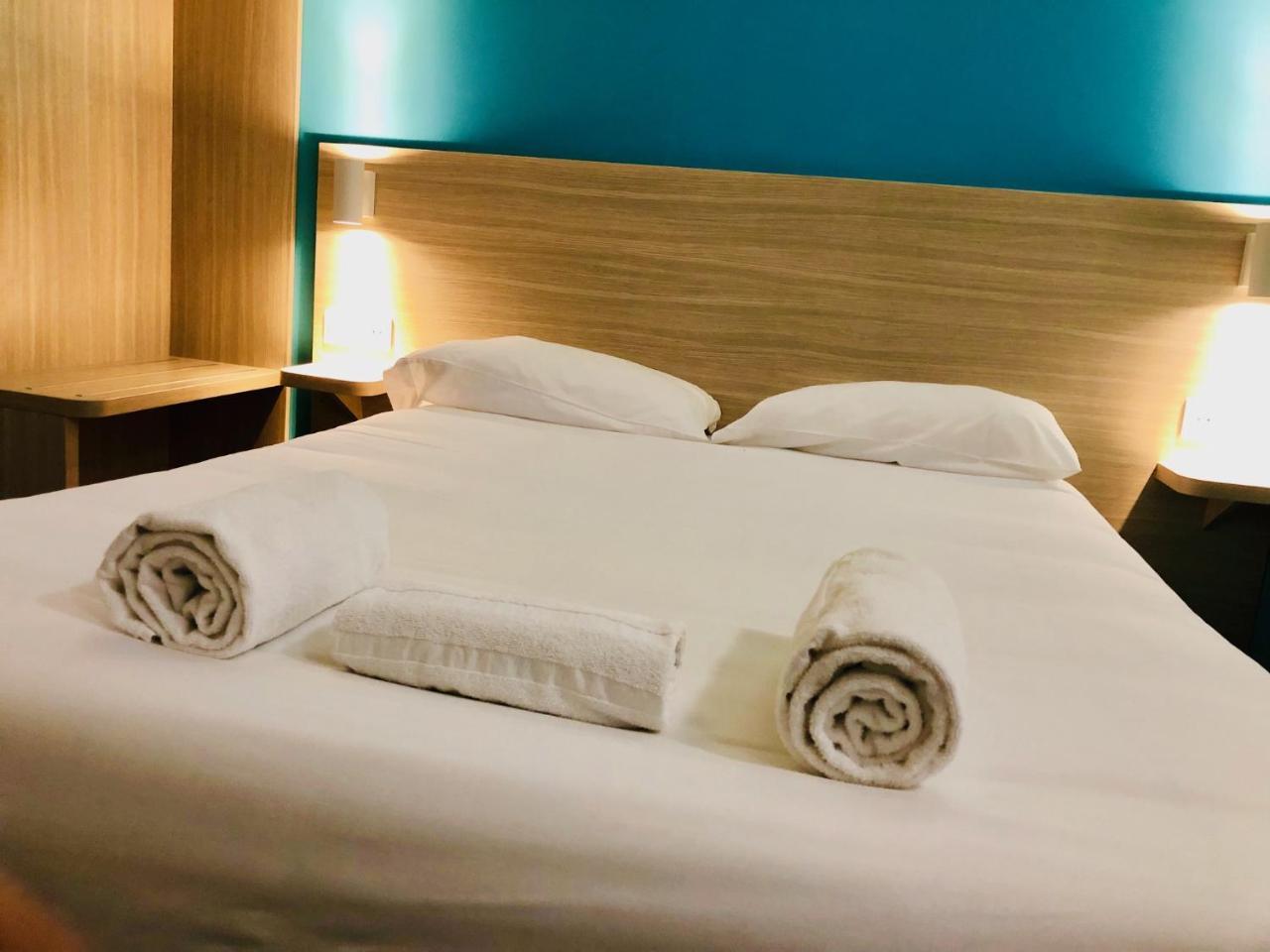 Hotel Du Stade Ex Kyriad Direct Lille Est Stade Pierre Mauroy 阿斯克新城 外观 照片